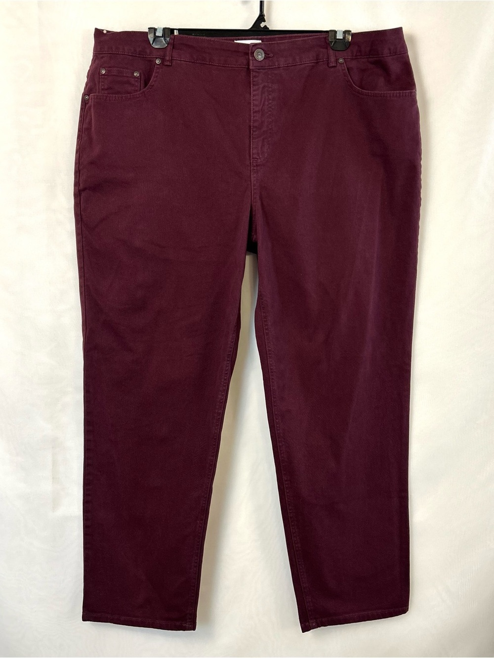 New Women’s Hanes JMS Burgundy Stretch Twill Straight Leg Jeans / size 26W